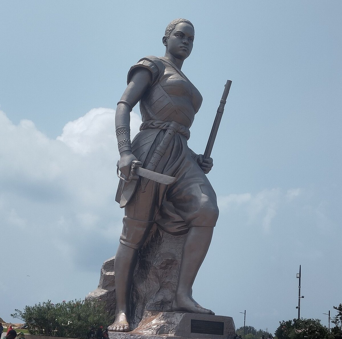 Country illustration: Amazon statue, Cotonou