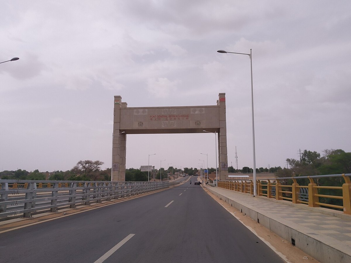 Country illustration: General Seyni Kountché Bridge, Niamey