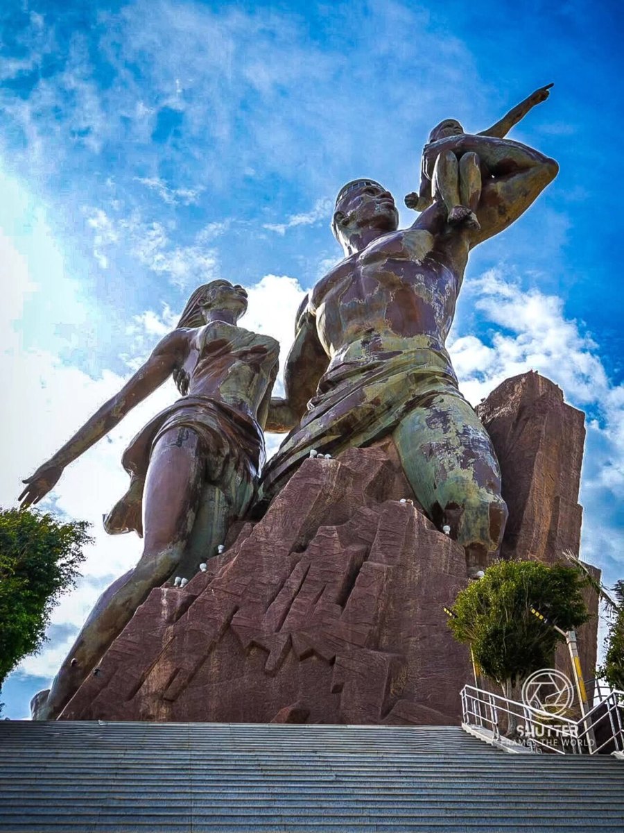 Country illustration: African Renaissance Monument, Dakar